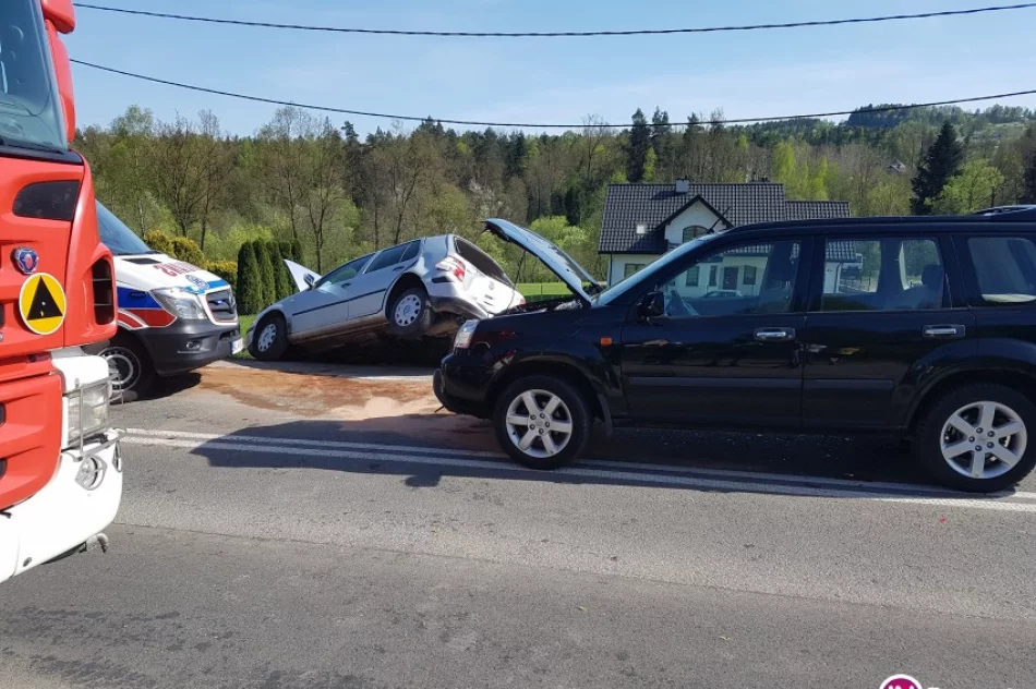 Dwie osoby ranne po zderzeniu pojazdów na DK 28 - zdjęcie 4
