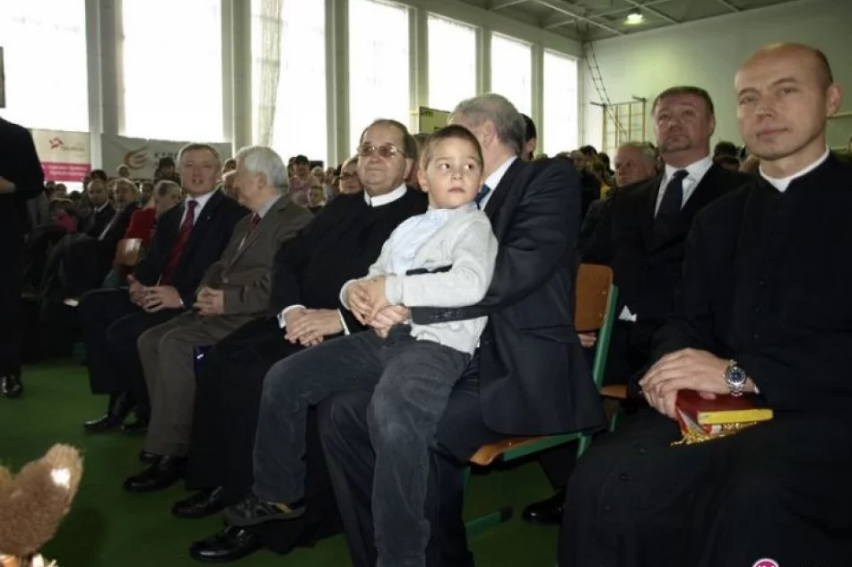 Mikołajki z o. Rydzykiem, Kowalem i Krzynówkiem - zdjęcie 4