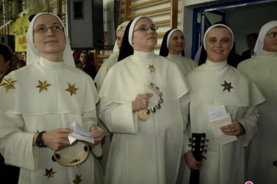 Mikołajki z o. Rydzykiem, Kowalem i Krzynówkiem - zdjęcie 8