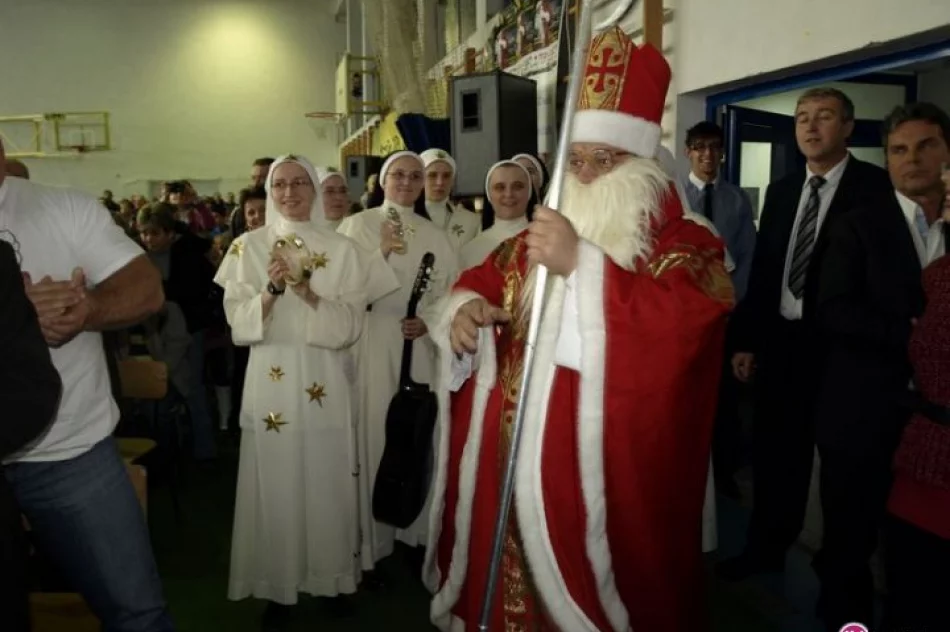 Mikołajki z o. Rydzykiem, Kowalem i Krzynówkiem - zdjęcie 10