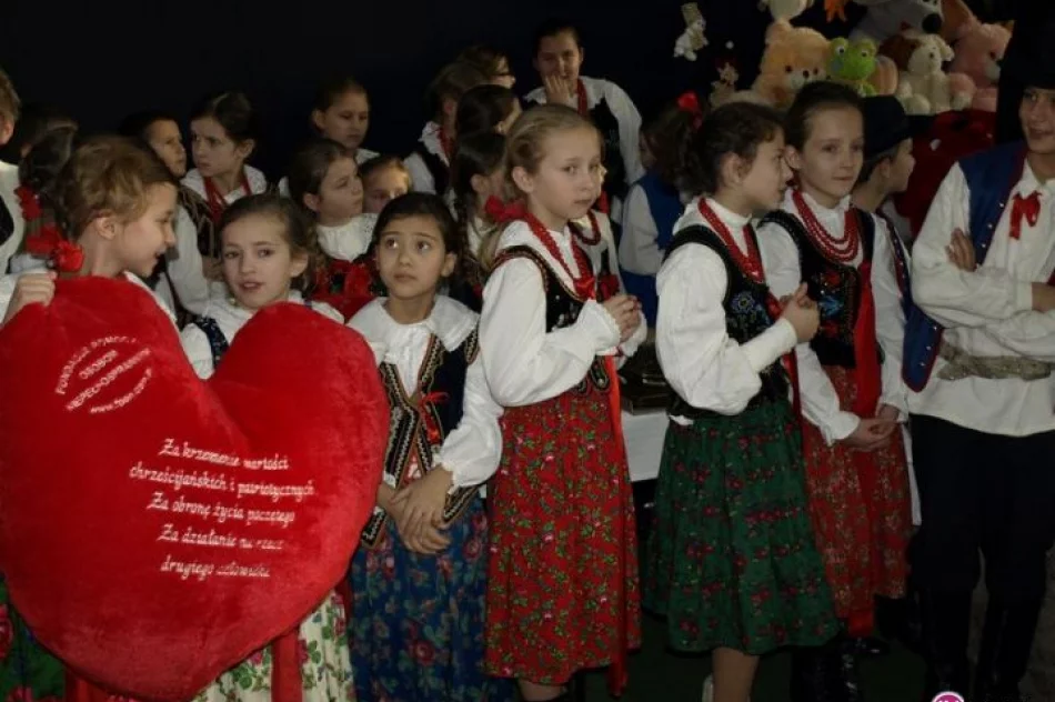 Mikołajki z o. Rydzykiem, Kowalem i Krzynówkiem - zdjęcie 12