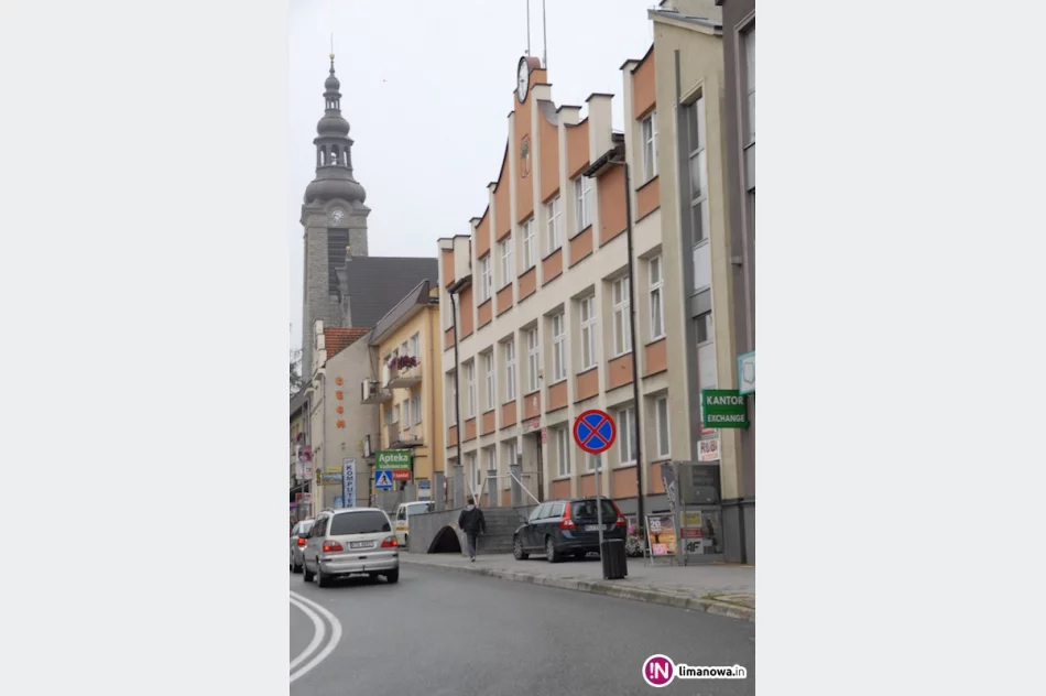 GDDKiA uniemożliwi parkowanie na chodniku? Mieszkańcy i właściciele sklepów są przeciw - zdjęcie 2