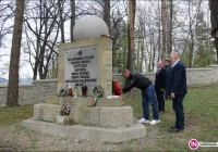Węgrzy odwiedzili jabłoniecki cmentarz - zdjęcie główne