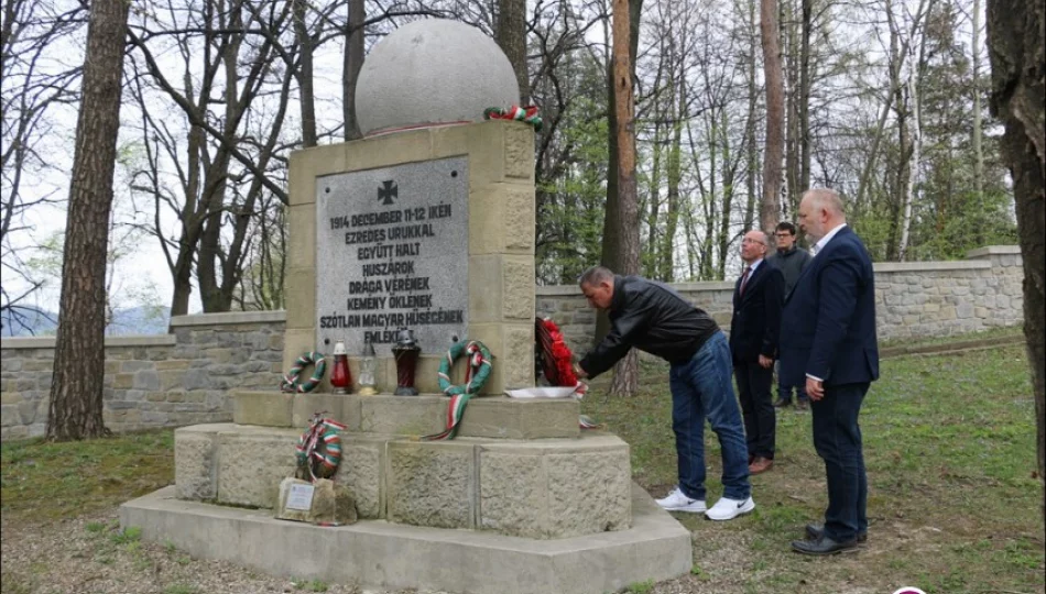 Węgrzy odwiedzili jabłoniecki cmentarz - zdjęcie 1