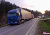 Kierowca Hondy uderzył w Fiata i naczepę Iveco - zdjęcie główne