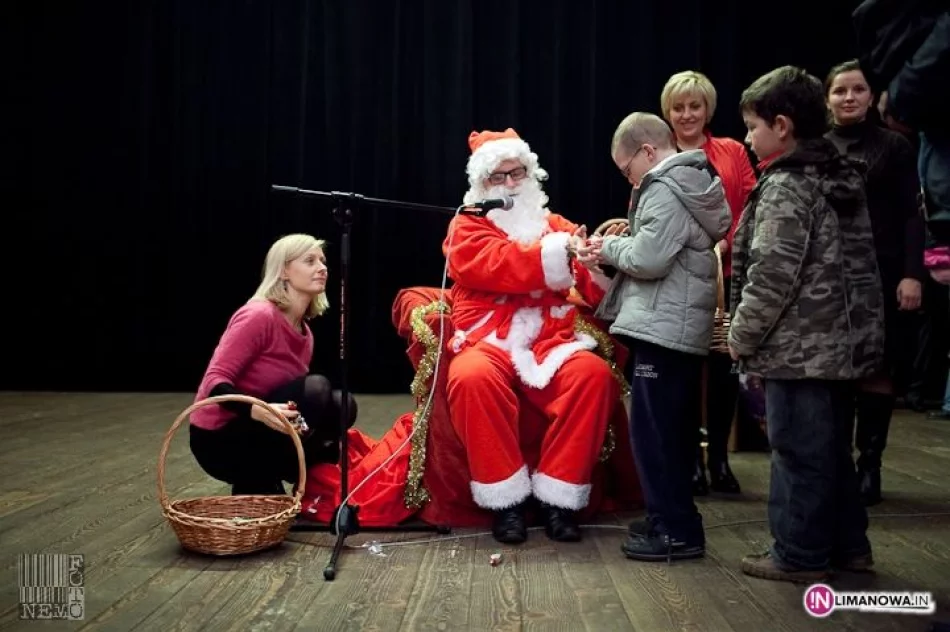 Pełna sala dzieci czekała na Mikołaja - zdjęcie 2