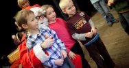 Pełna sala dzieci czekała na Mikołaja - zdjęcie 4