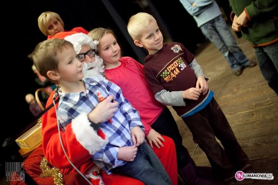 Pełna sala dzieci czekała na Mikołaja - zdjęcie 4