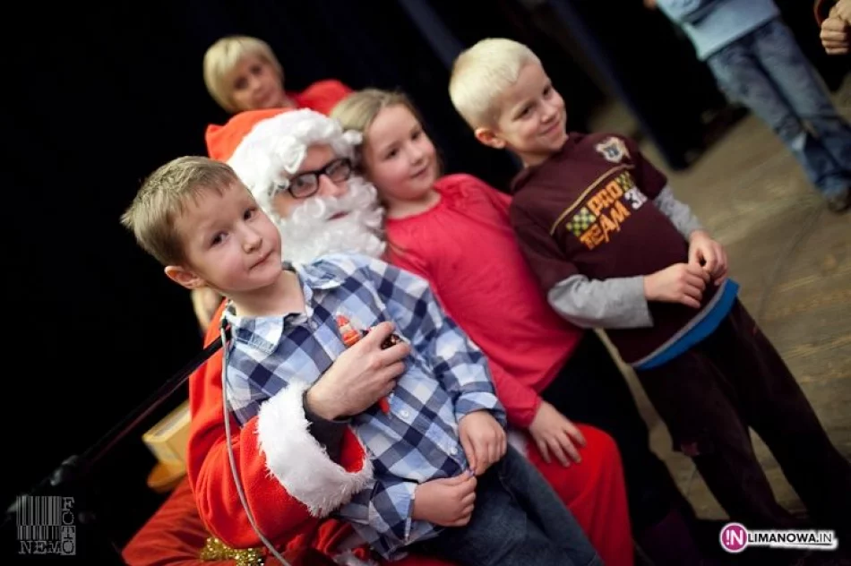 Pełna sala dzieci czekała na Mikołaja - zdjęcie 5