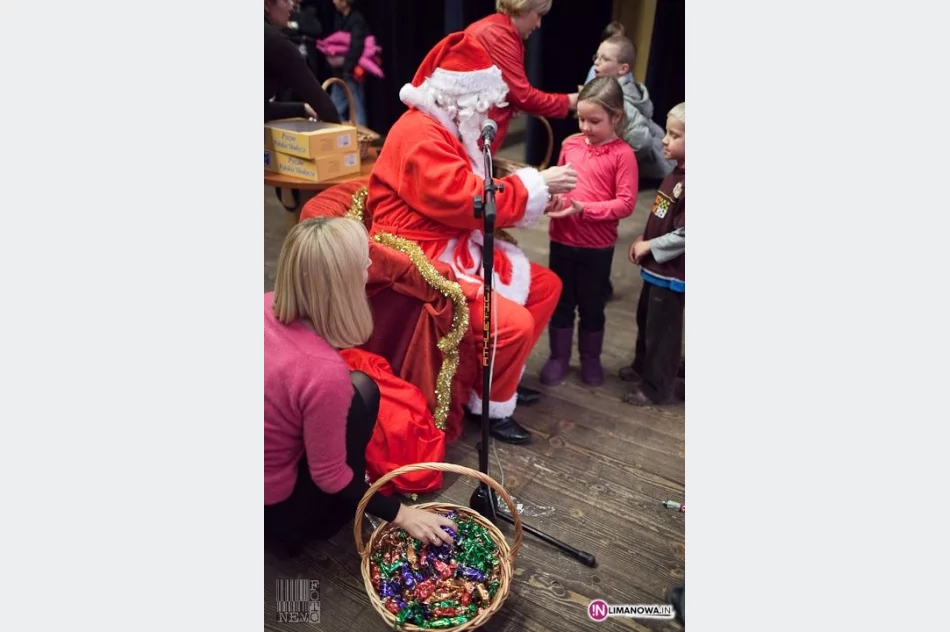 Pełna sala dzieci czekała na Mikołaja - zdjęcie 6