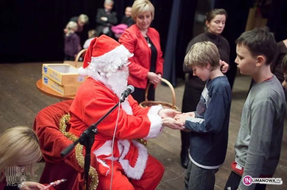 Pełna sala dzieci czekała na Mikołaja - zdjęcie 9