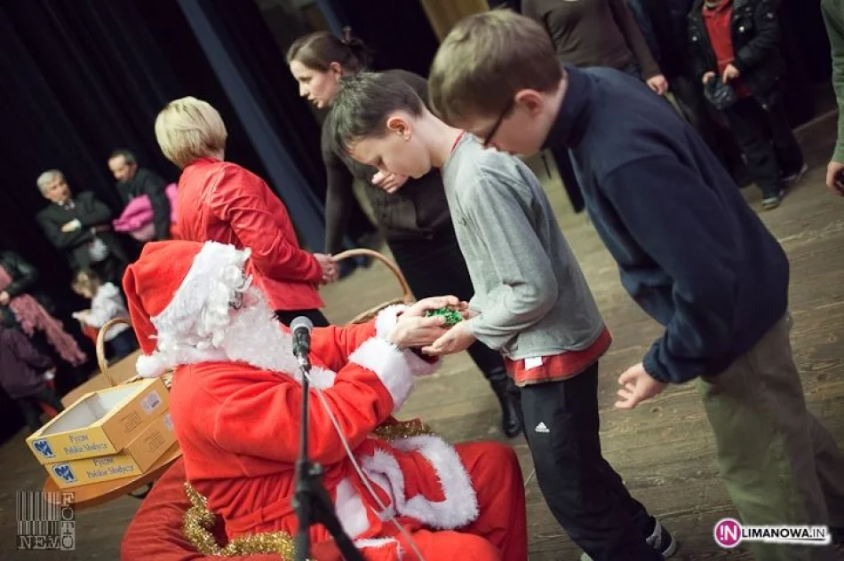 Pełna sala dzieci czekała na Mikołaja - zdjęcie 10