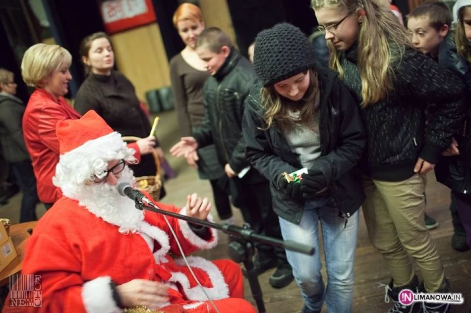 Pełna sala dzieci czekała na Mikołaja - zdjęcie 12