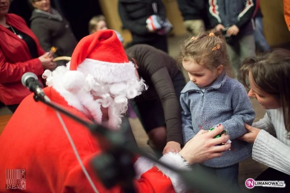 Pełna sala dzieci czekała na Mikołaja - zdjęcie 18