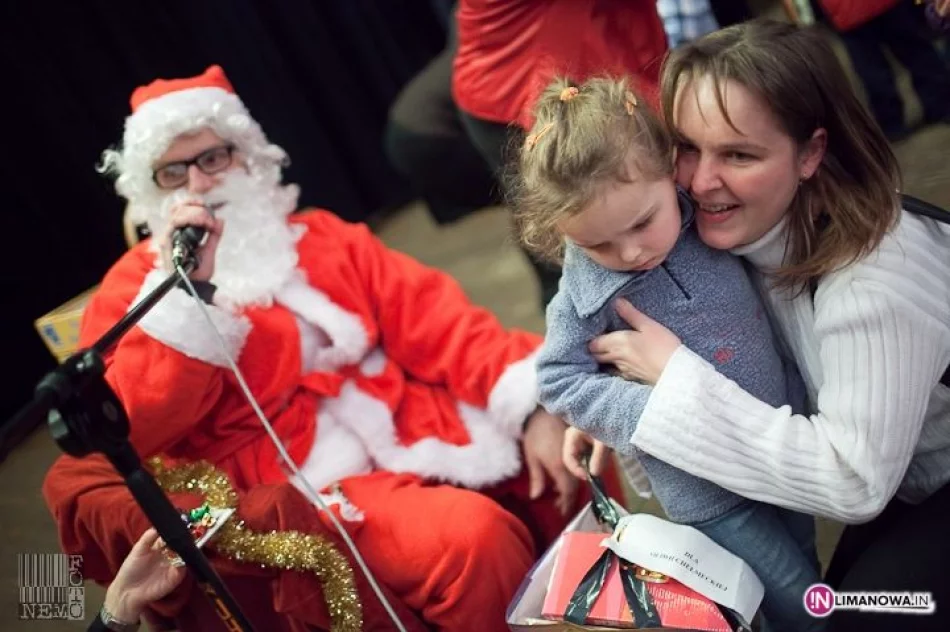 Pełna sala dzieci czekała na Mikołaja - zdjęcie 20