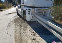 Zatrzymał się na barierze - zdjęcie główne