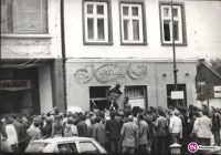 'Niektórzy byli gotowi zrobić bardzo wiele, by zająć lepsze miejsce w kolejce' - zdjęcie główne