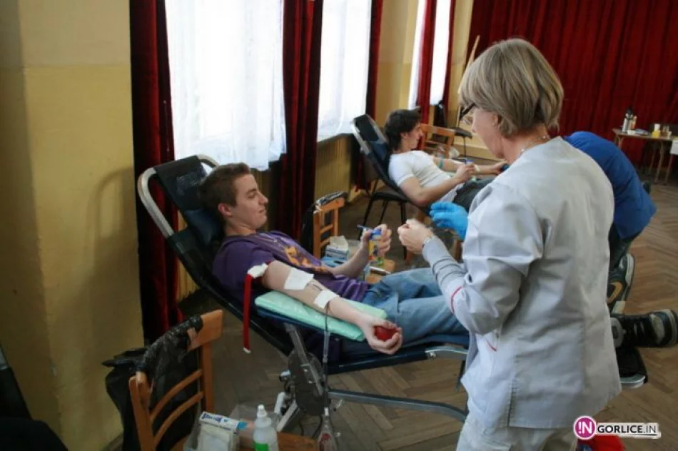 Maturzyści oddali krew - zdjęcie 3