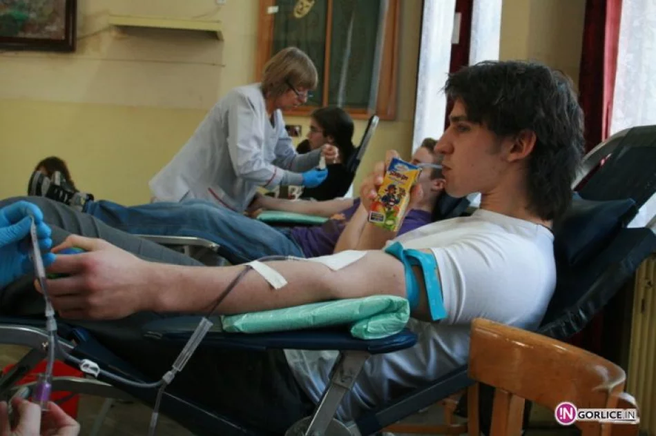 Maturzyści oddali krew - zdjęcie 5