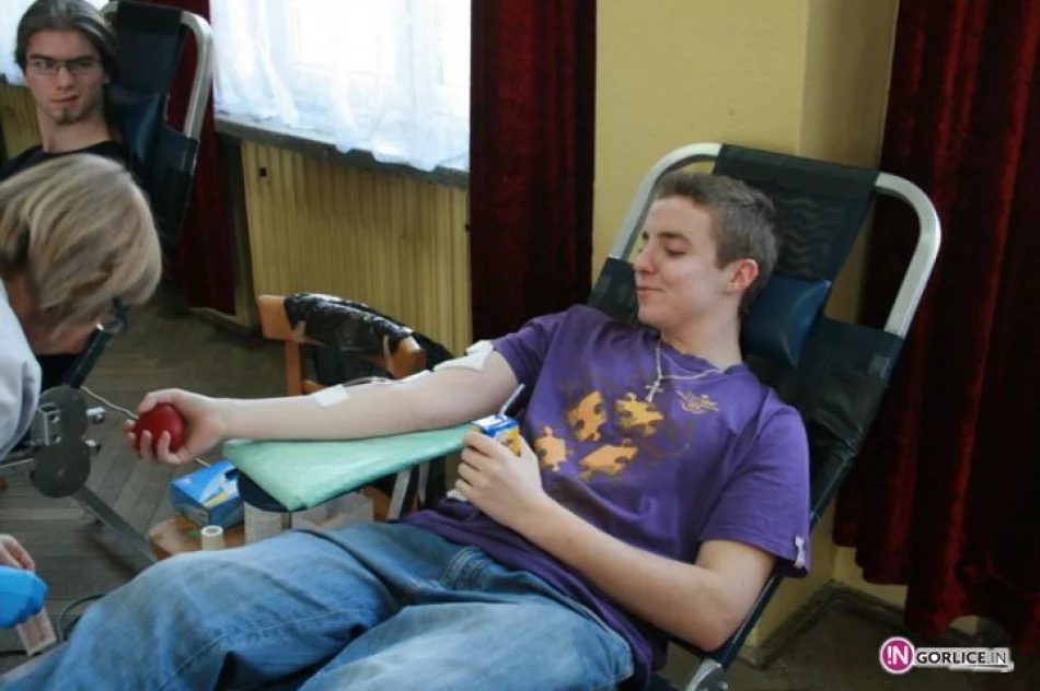 Maturzyści oddali krew - zdjęcie 6