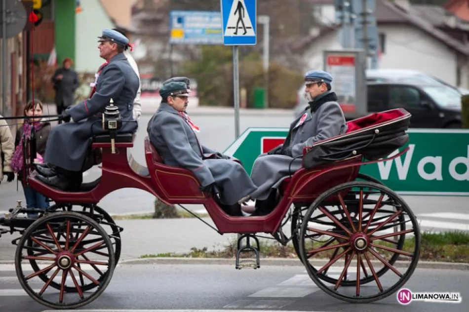 Józef Piłsudski na limanowskim Rynku - zdjęcie 4
