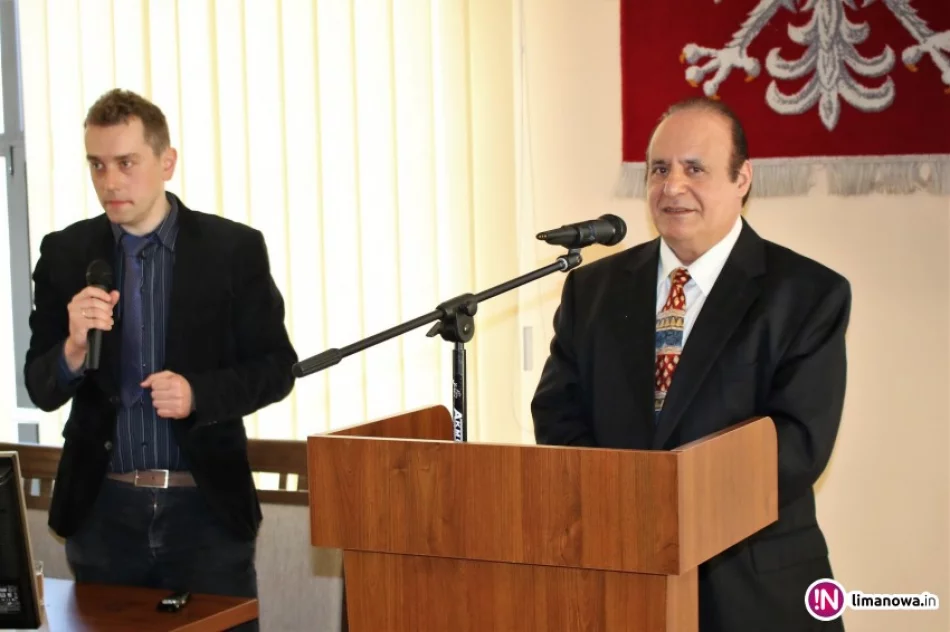 Młodzież wysłuchała wykładu profesora z Uniwersytetu w Memphis - zdjęcie 2