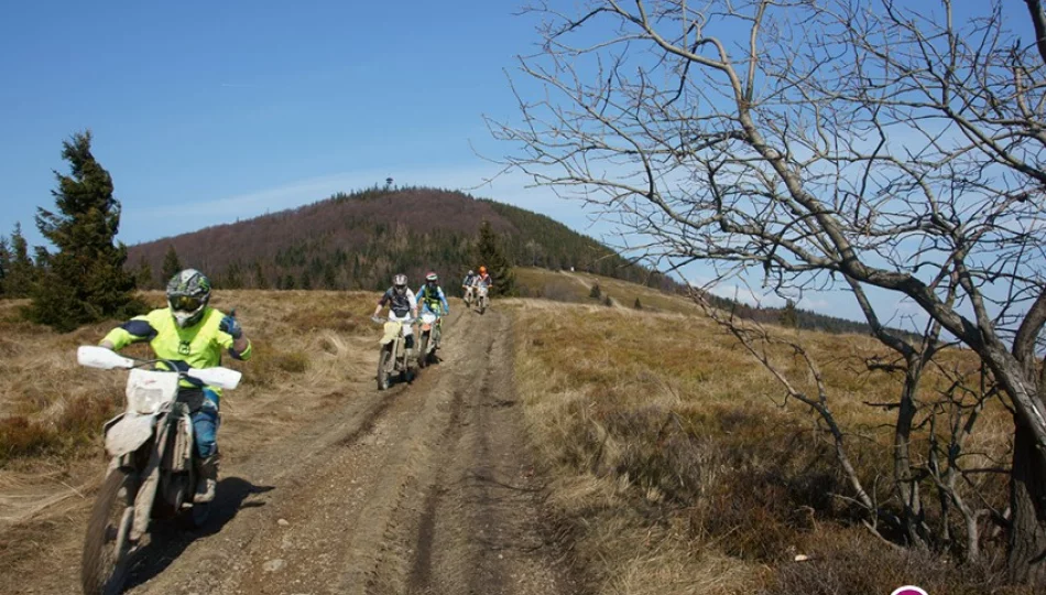 Kilkanaście pędzących motocykli... na szlaku - zdjęcie 1