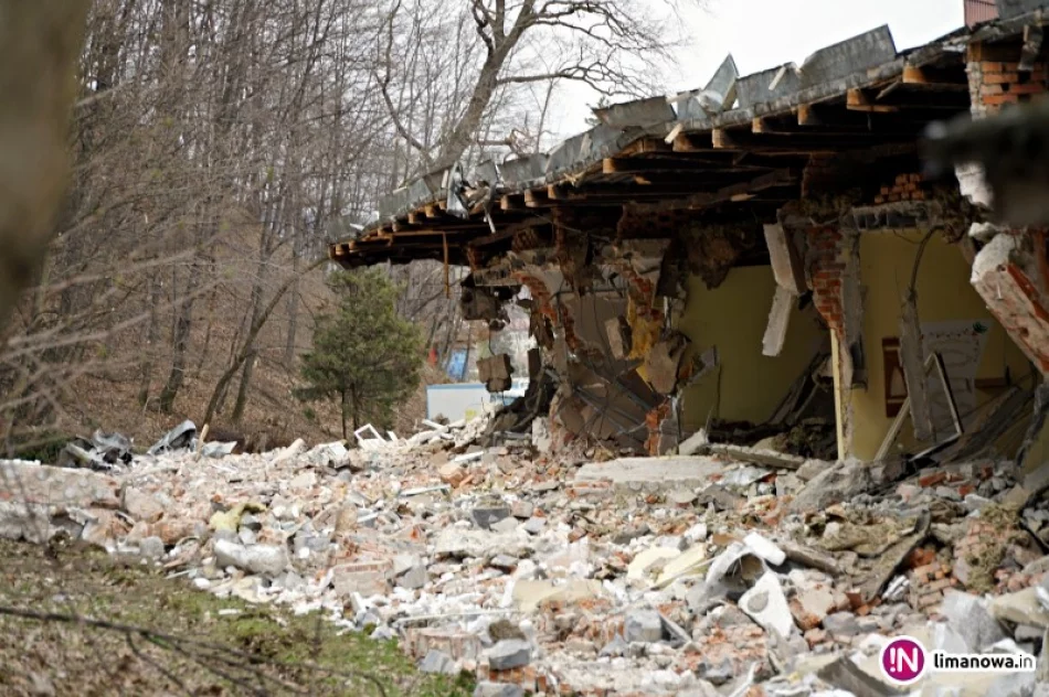 Trwa rozbiórka budynku domu kultury - zdjęcie 2