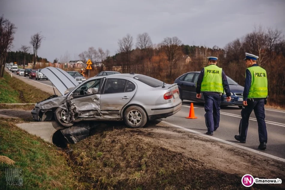 Trzy auta zderzyły się na 'krajówce'. Jedna osoba ranna (wideo) - zdjęcie 2