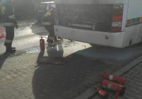Kierowca autobusu opanował pożar w komorze silnika - zdjęcie główne
