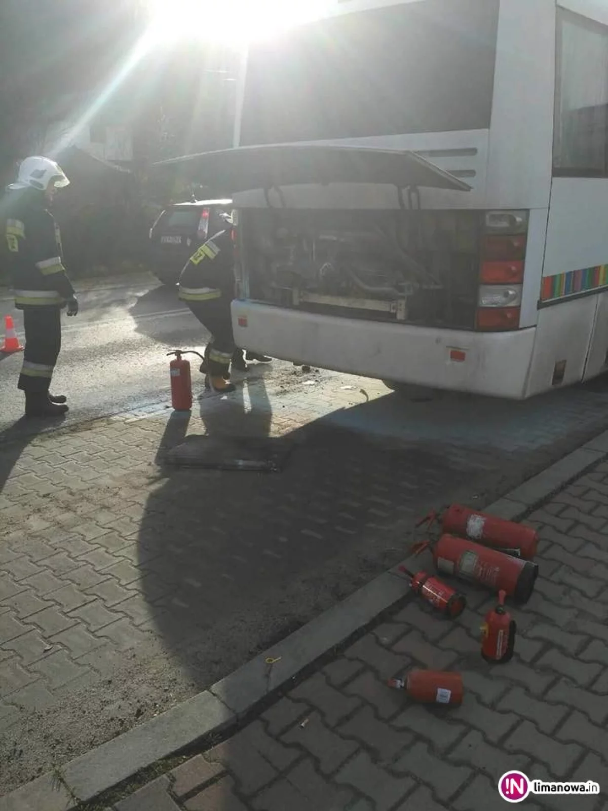 Kierowca autobusu opanował pożar w komorze silnika