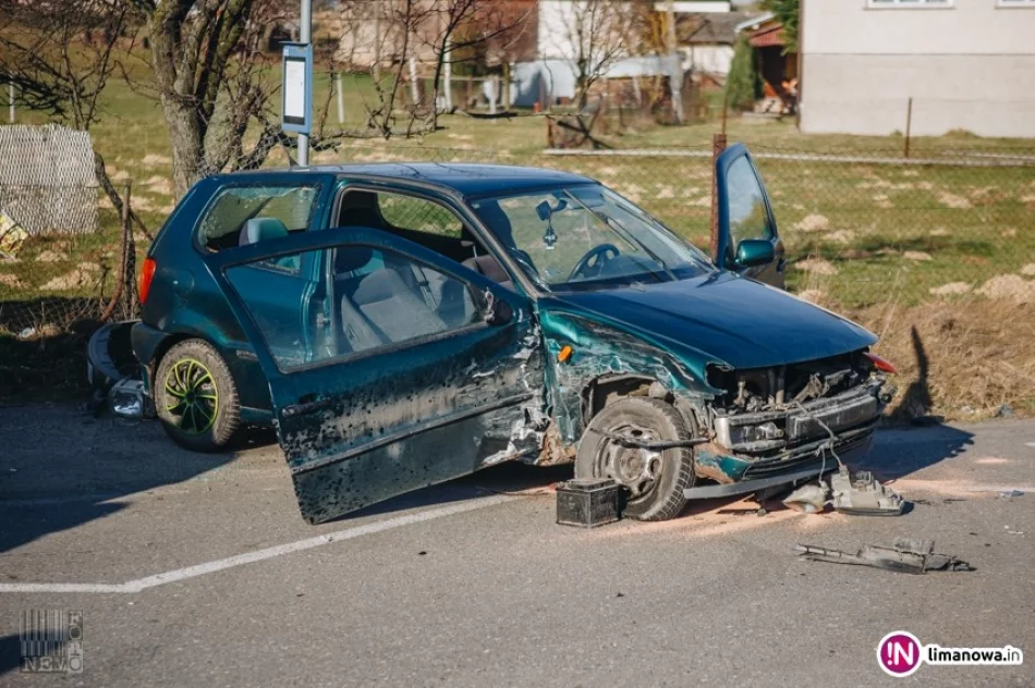 Zderzenie dwóch VW, dwie osoby poszkodowane (wideo) - zdjęcie 3