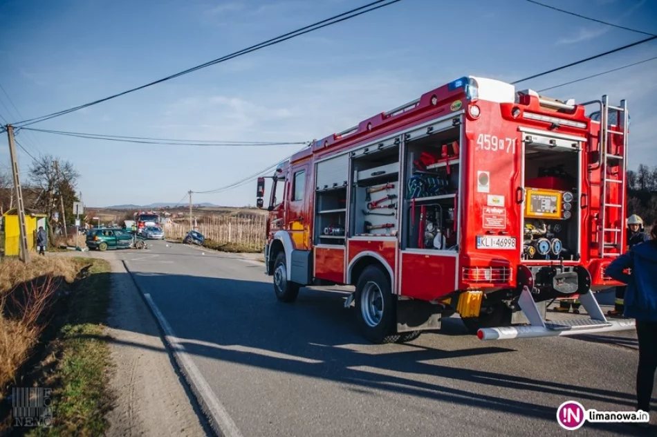 Zderzenie dwóch VW, dwie osoby poszkodowane (wideo) - zdjęcie 4