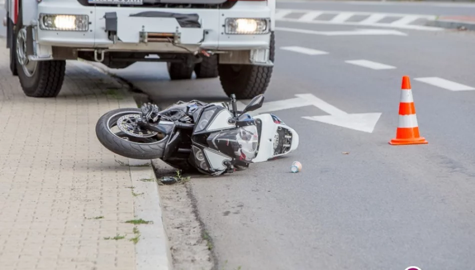 Postawił motocykl na tylne koło, ucierpiał pasażer - zdjęcie 1