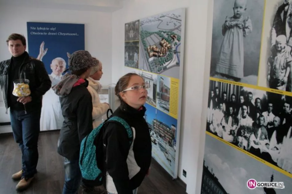 Mobilne muzeum Jana Pawła II w Gorlicach - zdjęcie 8
