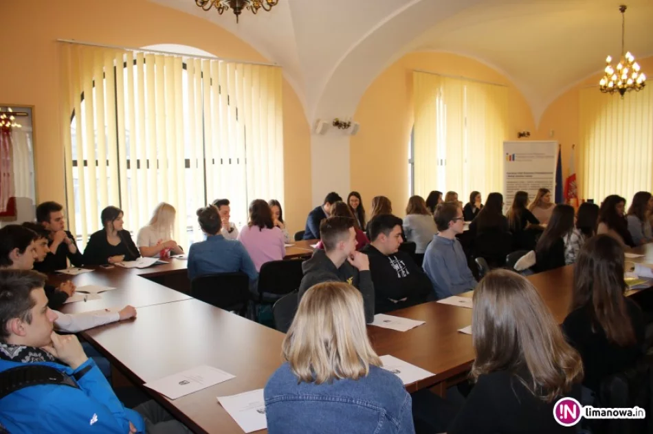 W Starostwie uczyli młodzież pisania biznesplanów - zdjęcie 3