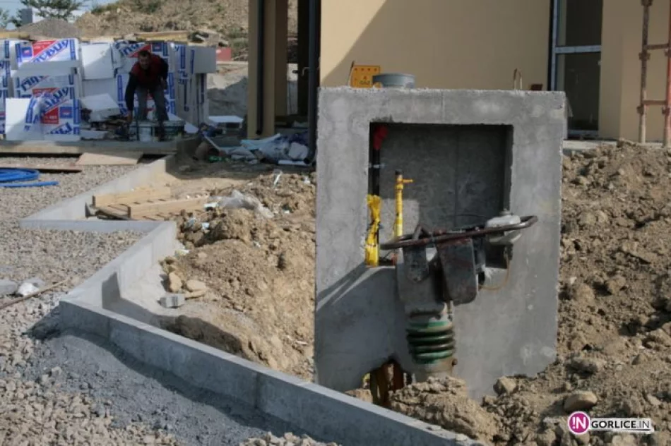 Wizyta na budowie domków dla powodzian w Siedliskach - zdjęcie 4