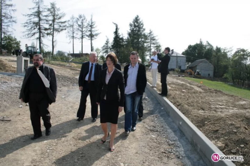 Wizyta na budowie domków dla powodzian w Siedliskach - zdjęcie 7