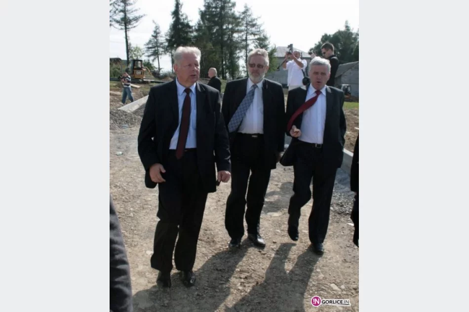 Wizyta na budowie domków dla powodzian w Siedliskach - zdjęcie 8