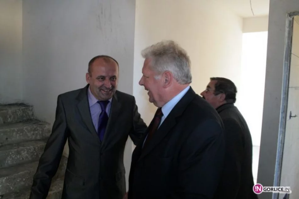 Wizyta na budowie domków dla powodzian w Siedliskach - zdjęcie 10