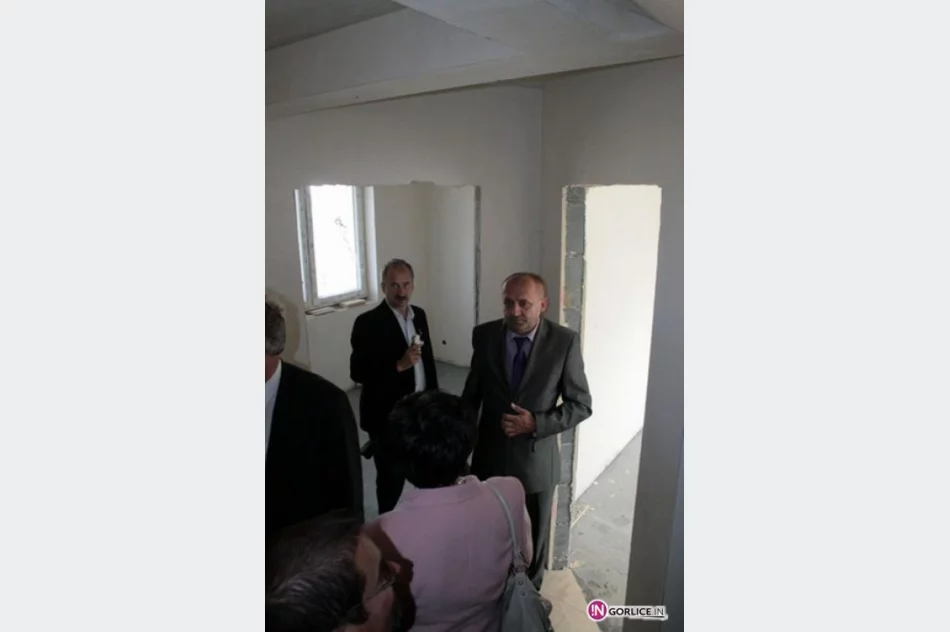 Wizyta na budowie domków dla powodzian w Siedliskach - zdjęcie 11