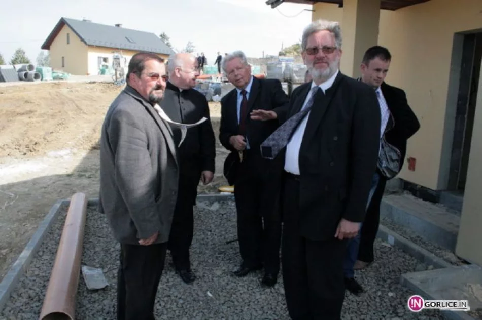 Wizyta na budowie domków dla powodzian w Siedliskach - zdjęcie 13