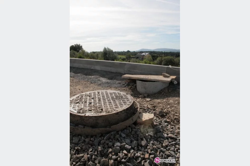 Wizyta na budowie domków dla powodzian w Siedliskach - zdjęcie 15