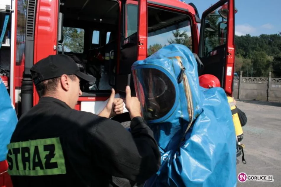 Powiatowe ćwiczenia straży na lodowisku w Gorlicach - zdjęcie 3