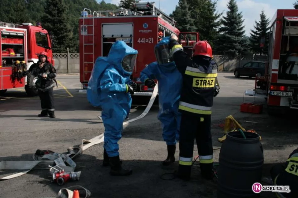 Powiatowe ćwiczenia straży na lodowisku w Gorlicach - zdjęcie 4