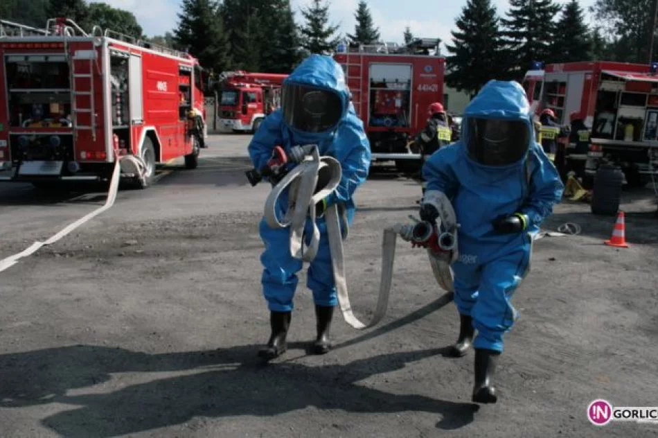 Powiatowe ćwiczenia straży na lodowisku w Gorlicach - zdjęcie 5