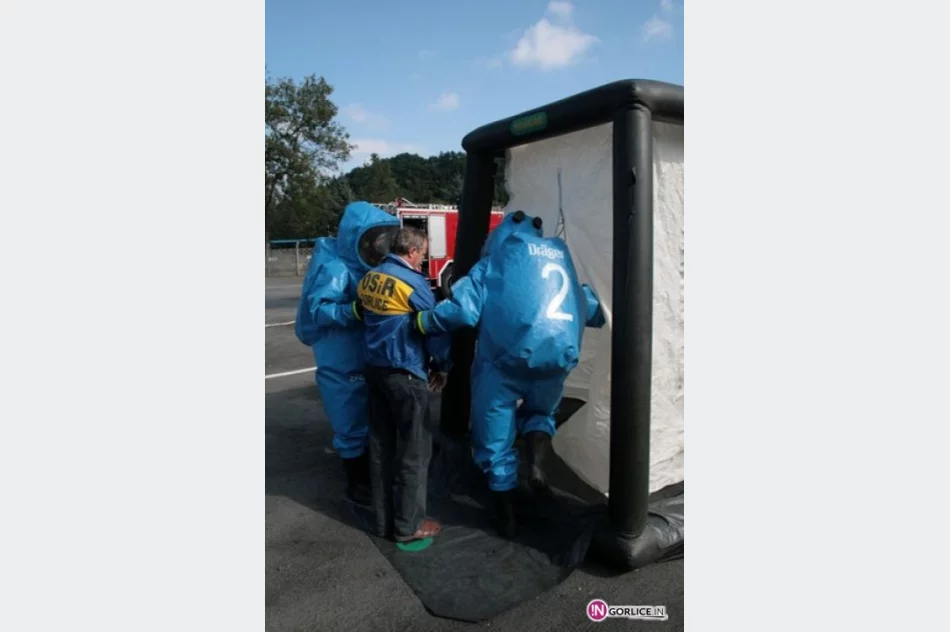 Powiatowe ćwiczenia straży na lodowisku w Gorlicach - zdjęcie 7