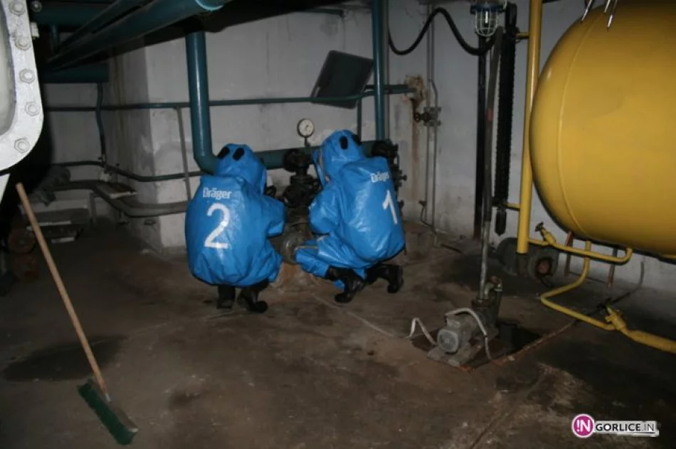 Powiatowe ćwiczenia straży na lodowisku w Gorlicach - zdjęcie 9