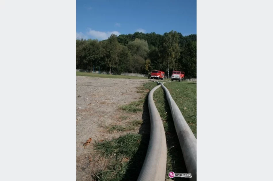 Powiatowe ćwiczenia straży na lodowisku w Gorlicach - zdjęcie 11