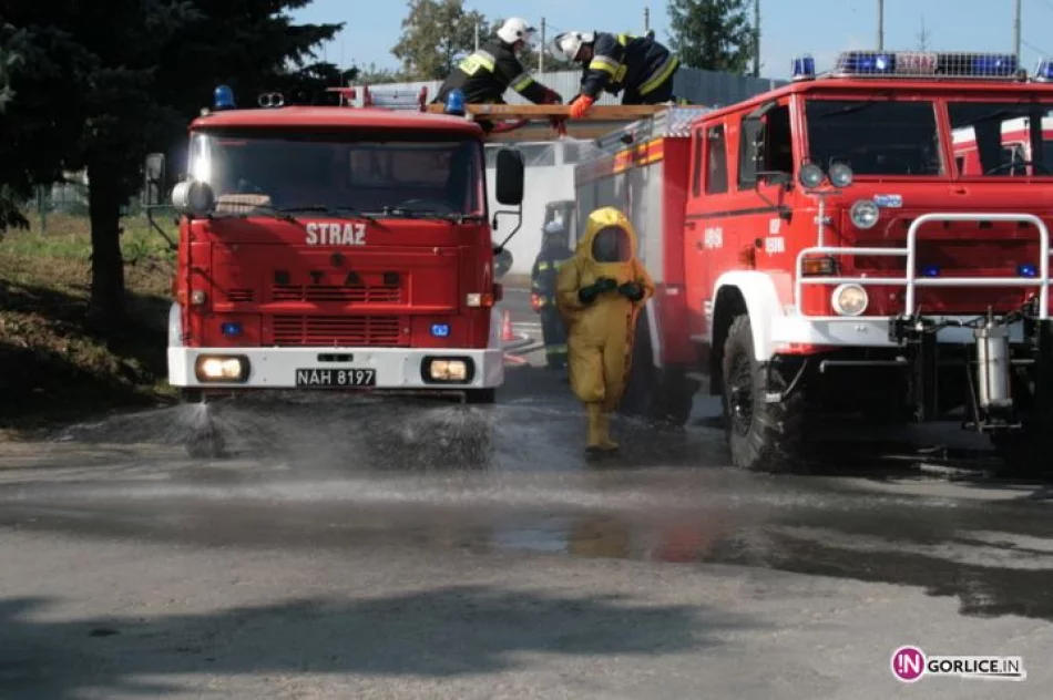 Powiatowe ćwiczenia straży na lodowisku w Gorlicach - zdjęcie 18
